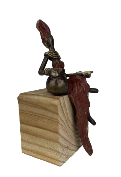 Bronze-Skulptur "Lesende Frau mit Krug" by Soré